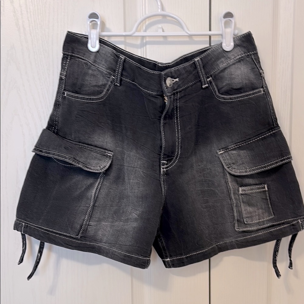 H&M | Cargo Denim Shorts – Soft & Roomy